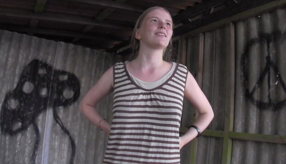 Evelina Juliet fucks chick with great amateur