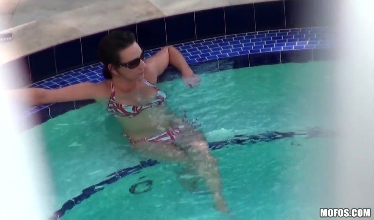 Young chick Alora James gets fimed filthy