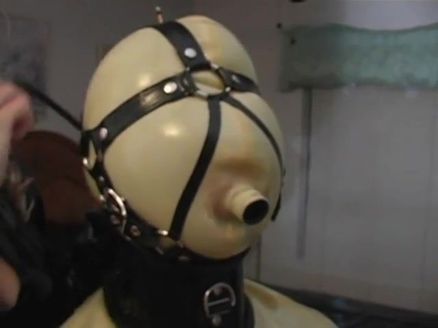 Latex loving mistress puts maid hood