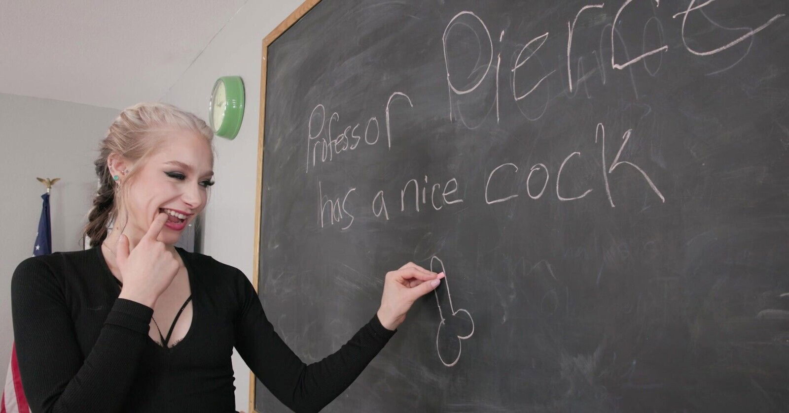 Blonde Scarlett Hampton wearing nylon stockings gets fucked