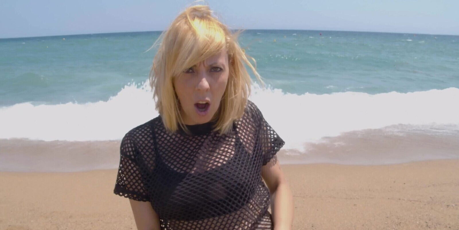 Blonde Perla Rubia with shaved cunt gets fucked