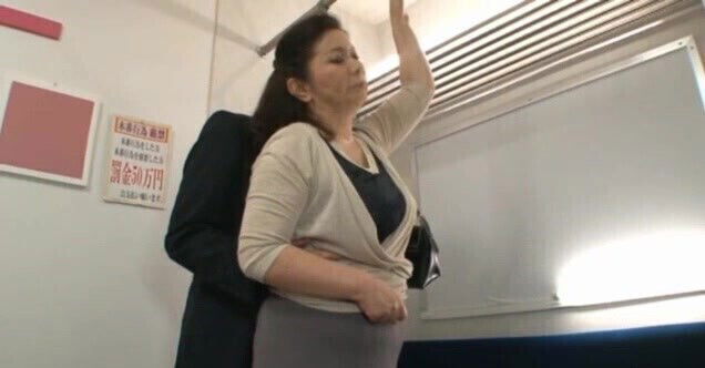 Naughty Chizuru Iwasaki moans while being fucked boss