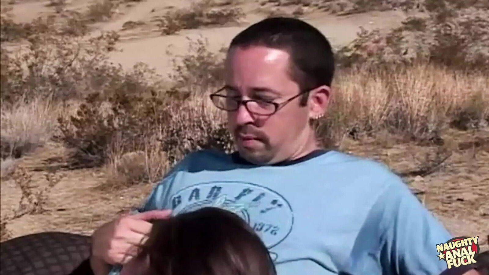 Stunning hitchhiker Naomi Russell gets perfect tushy railed middle desert