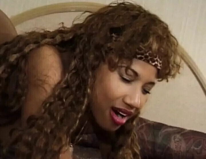 French whores having lesbian inthe bedroom