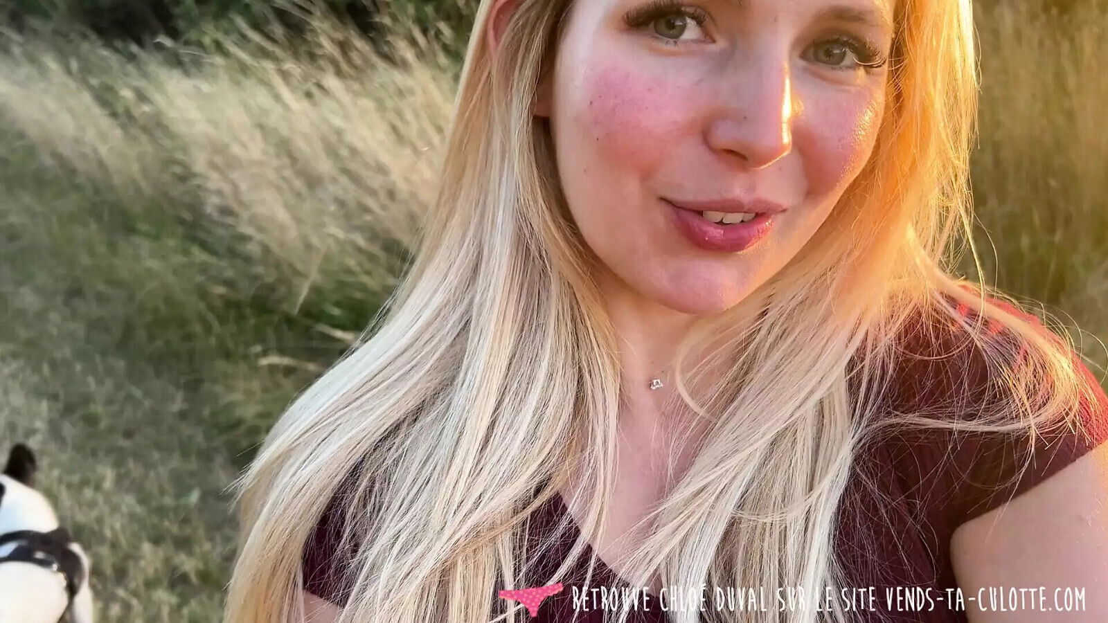 Vends-ta-culotte gorgeous girl shows outdoors then sucks boyfriend swallows