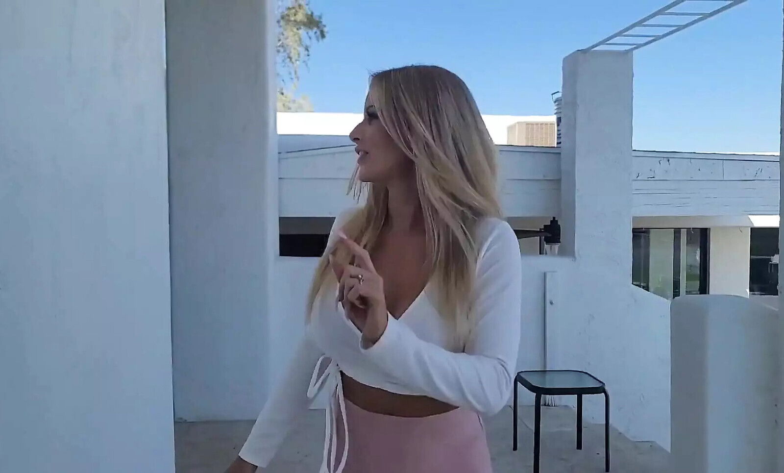 Stranger Gets Lucky with Slutty Hotwife