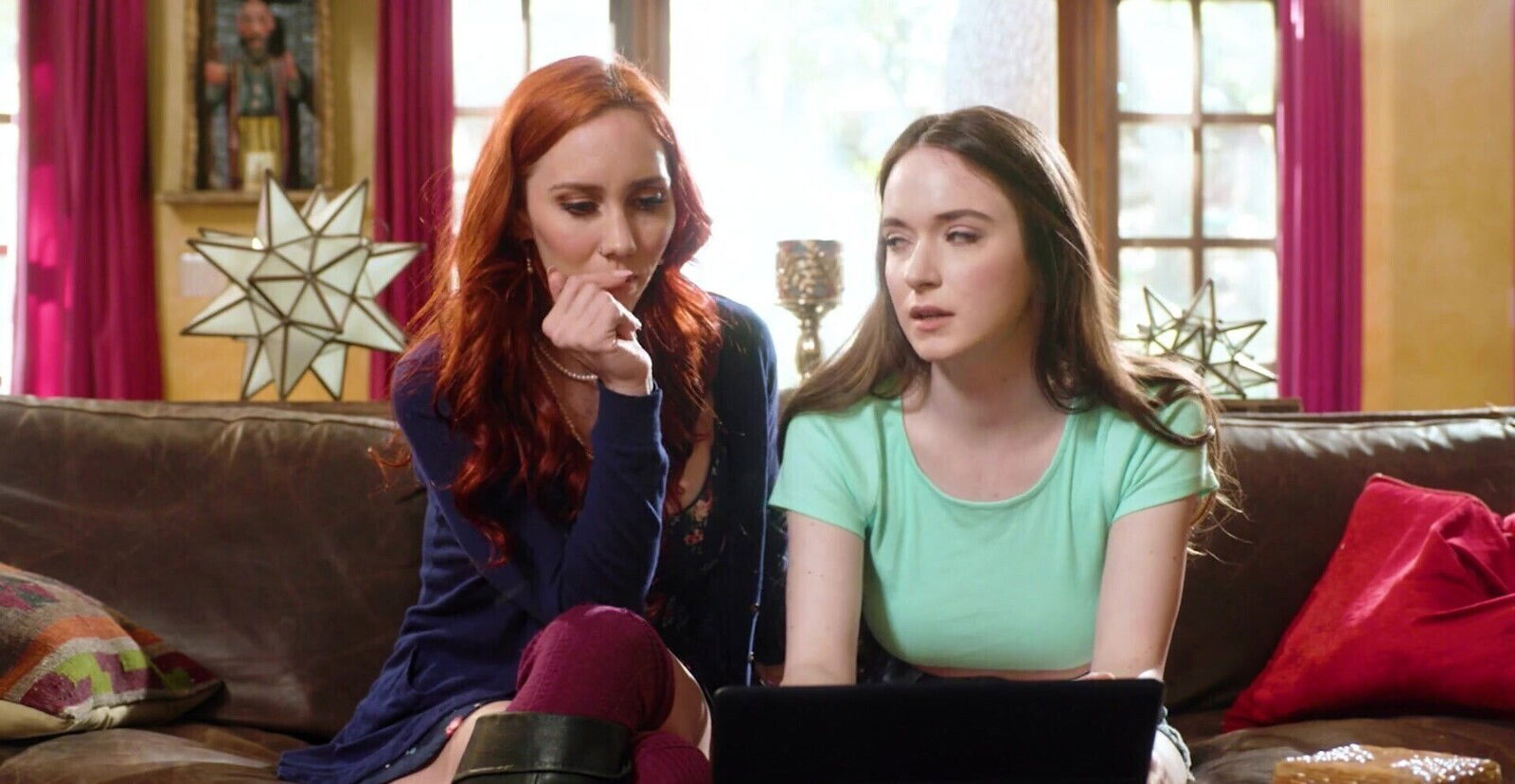 Smooth pussy licking between models Hazel Moore and Jupiter Jetson