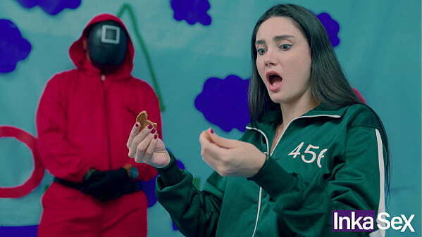 SQUID GAME Victoria carmargo brasilera rompe galleta juego calamar follada carnoso rosado co&ntilde_o.