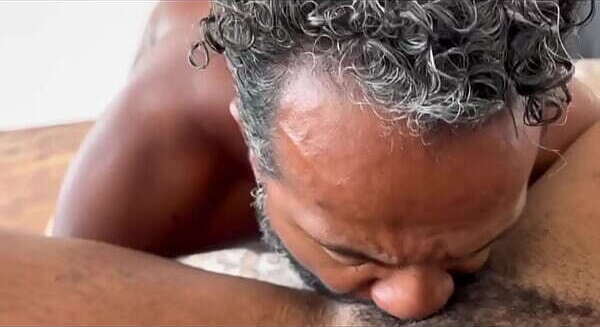 padrasto veio li&ccedil_&atilde_o comeu minha buceta