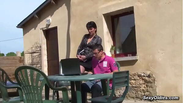 Brunette housewife fucked garden