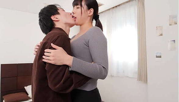 beautiful married lady seduced young man, gets carried climaxes with rubberless flirtatious