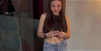 LE MUESTRO LA VERGA A MI HIJASTRA DE HERMOSO ROSTRO Y 18 A&Ntilde_OS RECIEN CUMPLIDOS Y ME SORPRENDE COMO CABALGA Y TRAGA SEMEN LA MUY PERVERTIDA