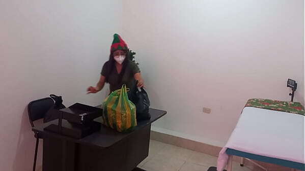 CHRISTMAS FULL SENSUALITY!! LATINA WITH VAGINA TOUCHES HERSELF DIRTY WORK