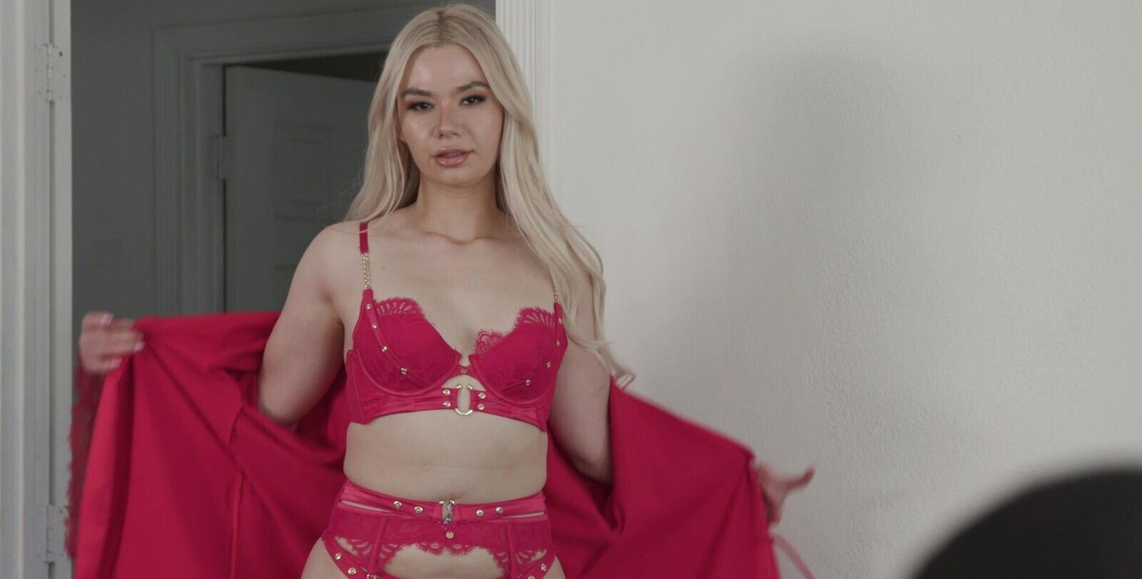 Black gets head from pale Anjelica Coralvine fucks