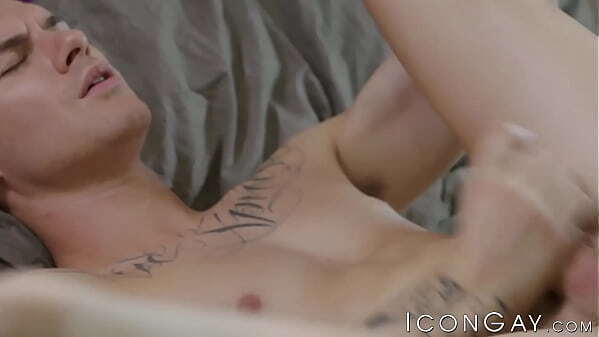 Inked Zack Bishop seduced Zario Travezz rides