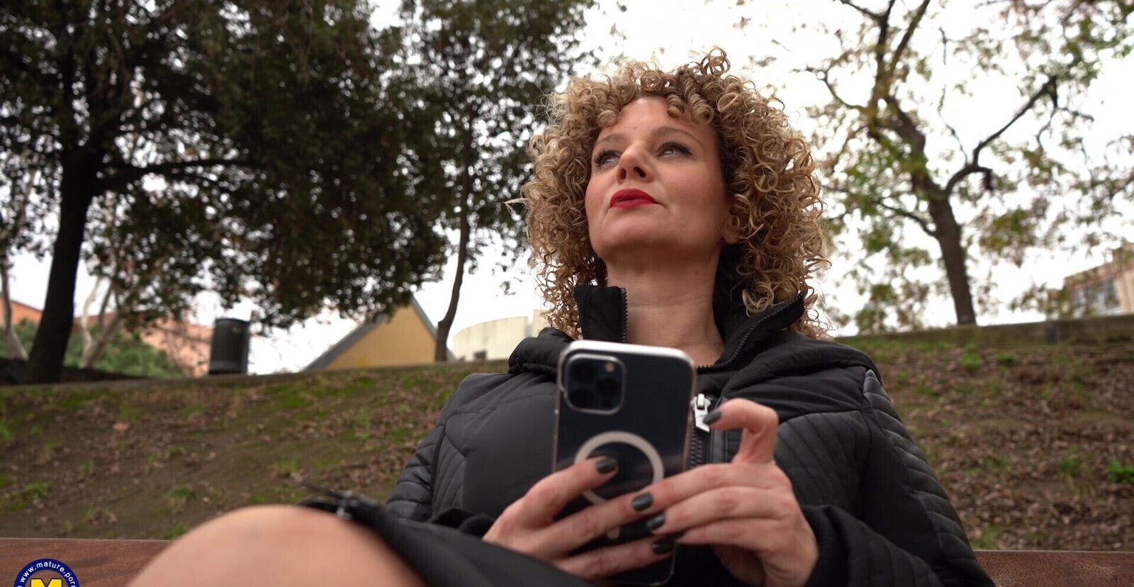 Horny mature Melany Furie drops panties licked Merce