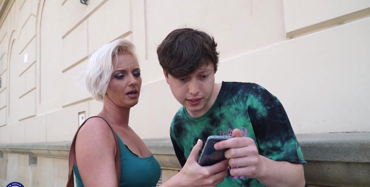 Blonde Laura Blond wants eaten fucked