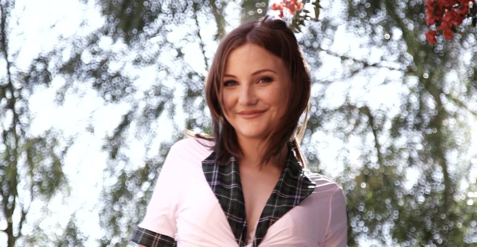 Seductive model Jenna Clove spreads legs ride hard dick