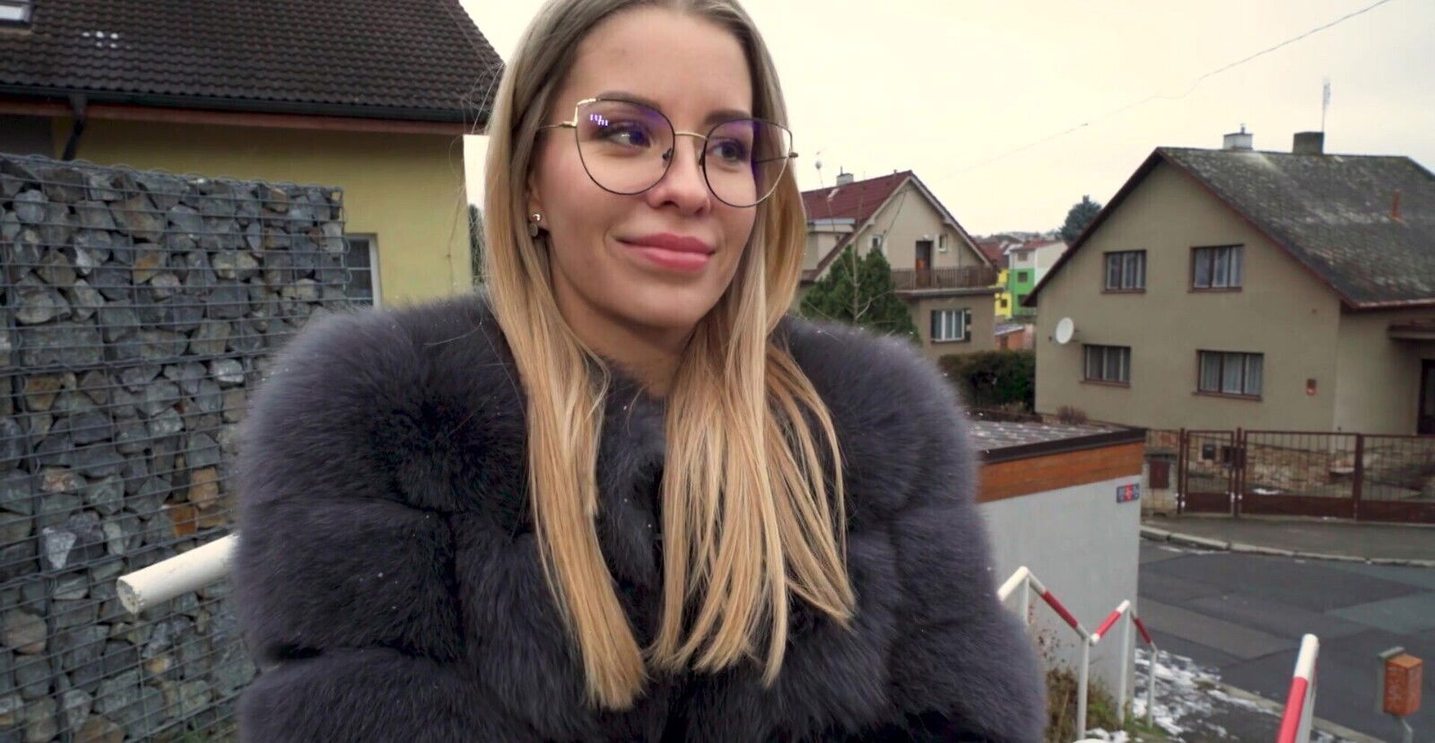 Hardcore outdoors fucking with irresistible stranger Lucky