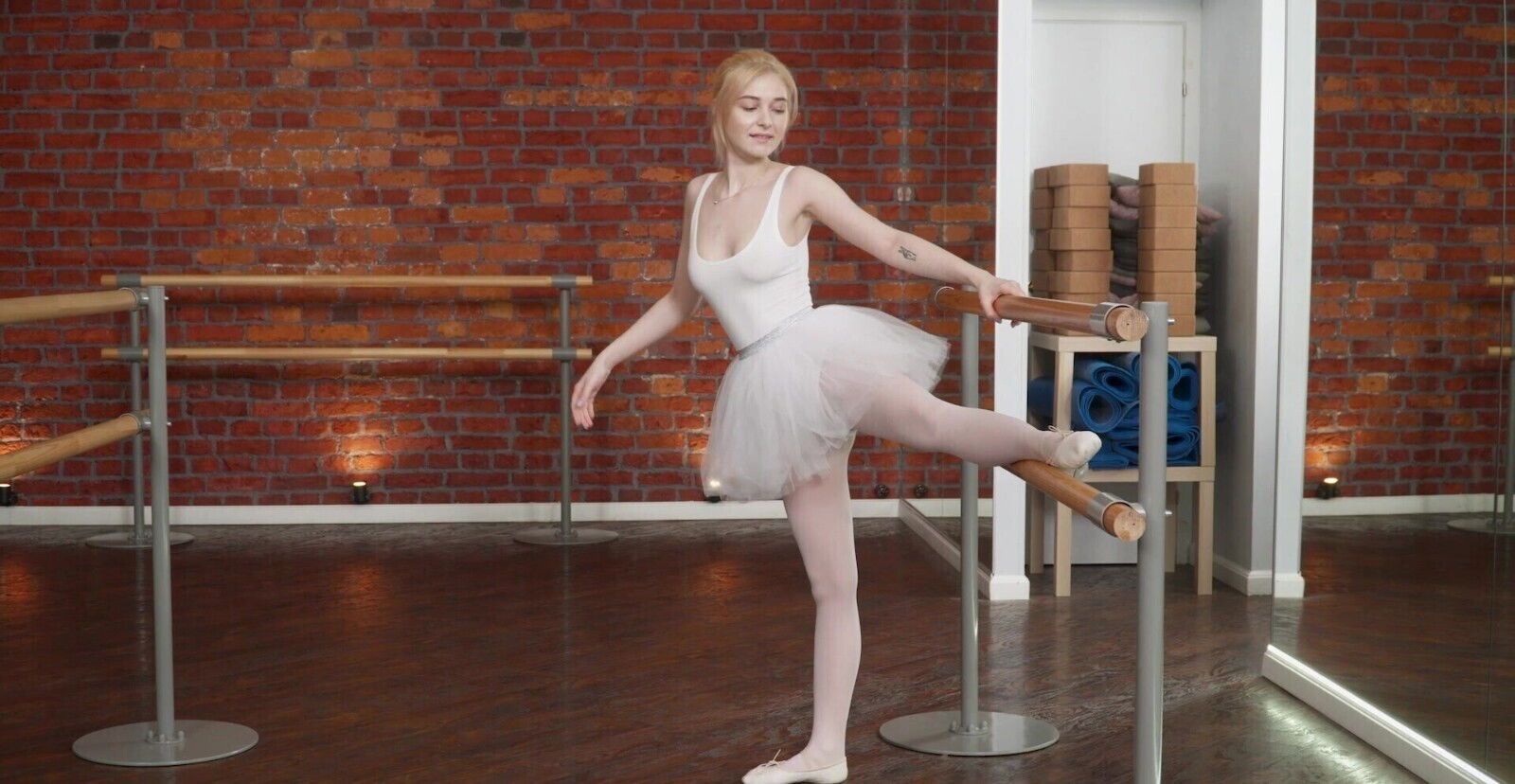 Solo ballerina Alexis Wilson drops panties finger herself