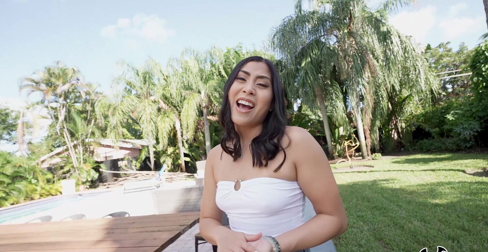 Emerald Loves moans while getting fucked boyfriend