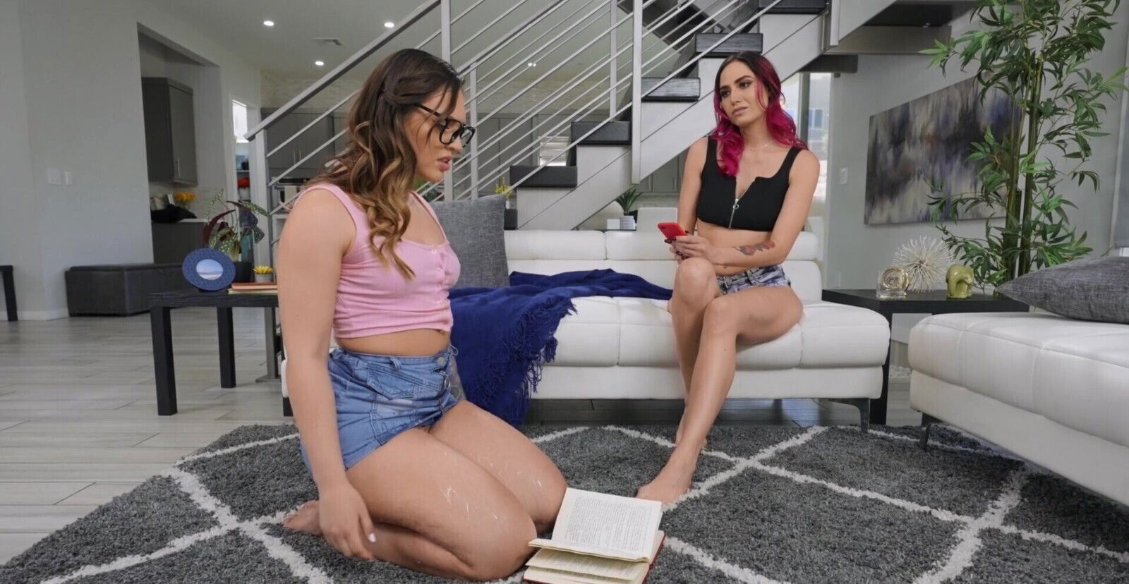 Desiree Dulce enjoys while being fingered Goddess Guzman