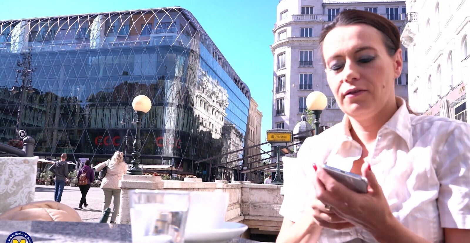 Mature lesbo Annabelle More enjoys while fingering Cassie