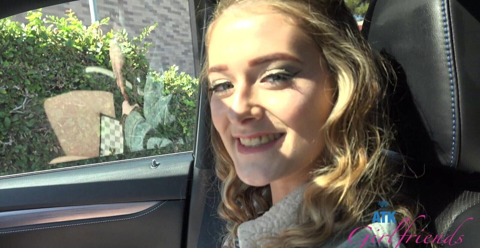 video Meloni Moon being fucked missionary position