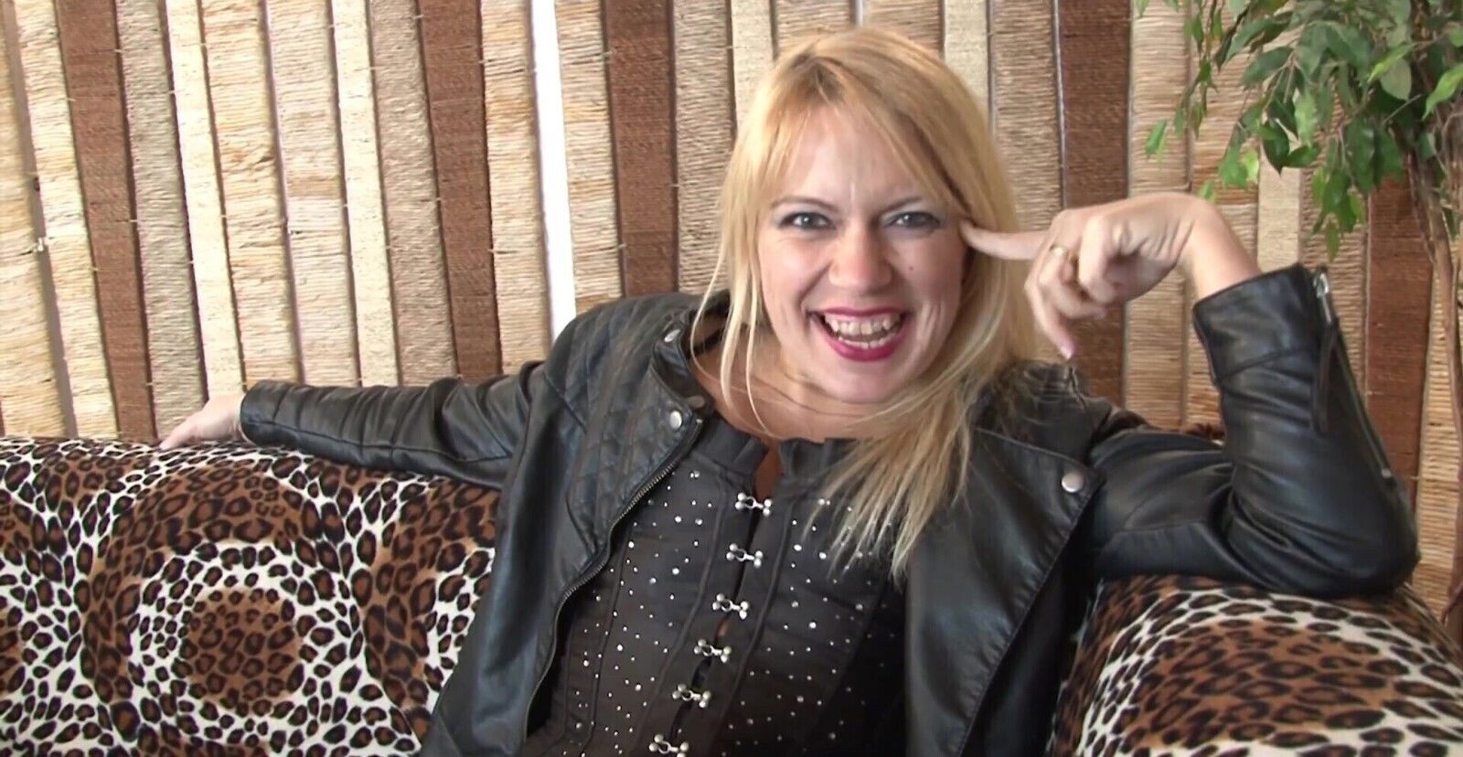 mouth ending after hardcore threesome Venus Lova