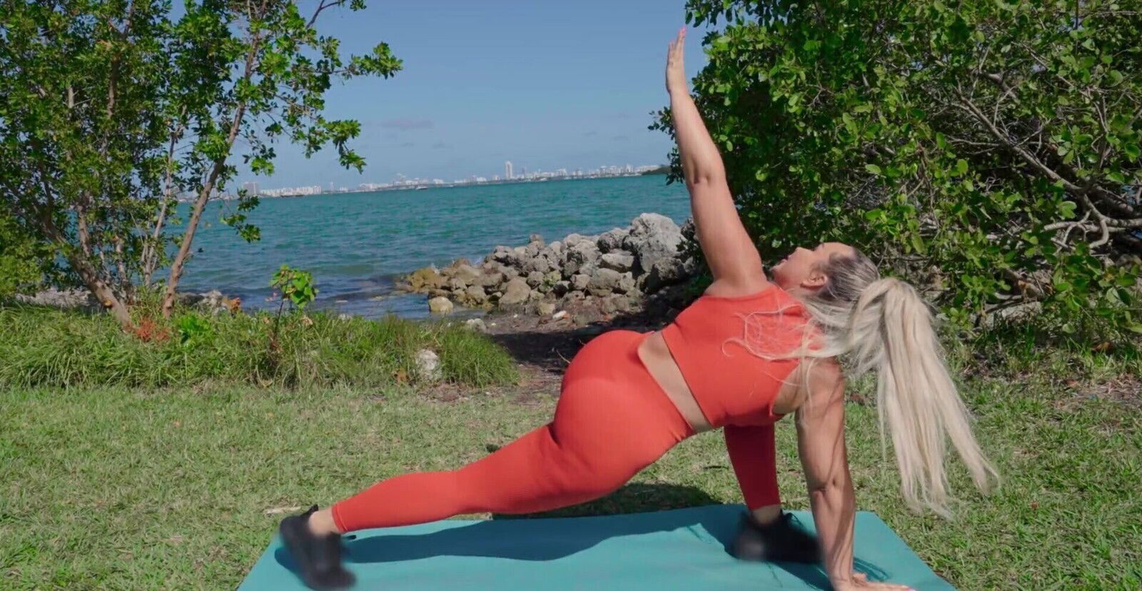 video blonde Callie Brooks giving good blowjob