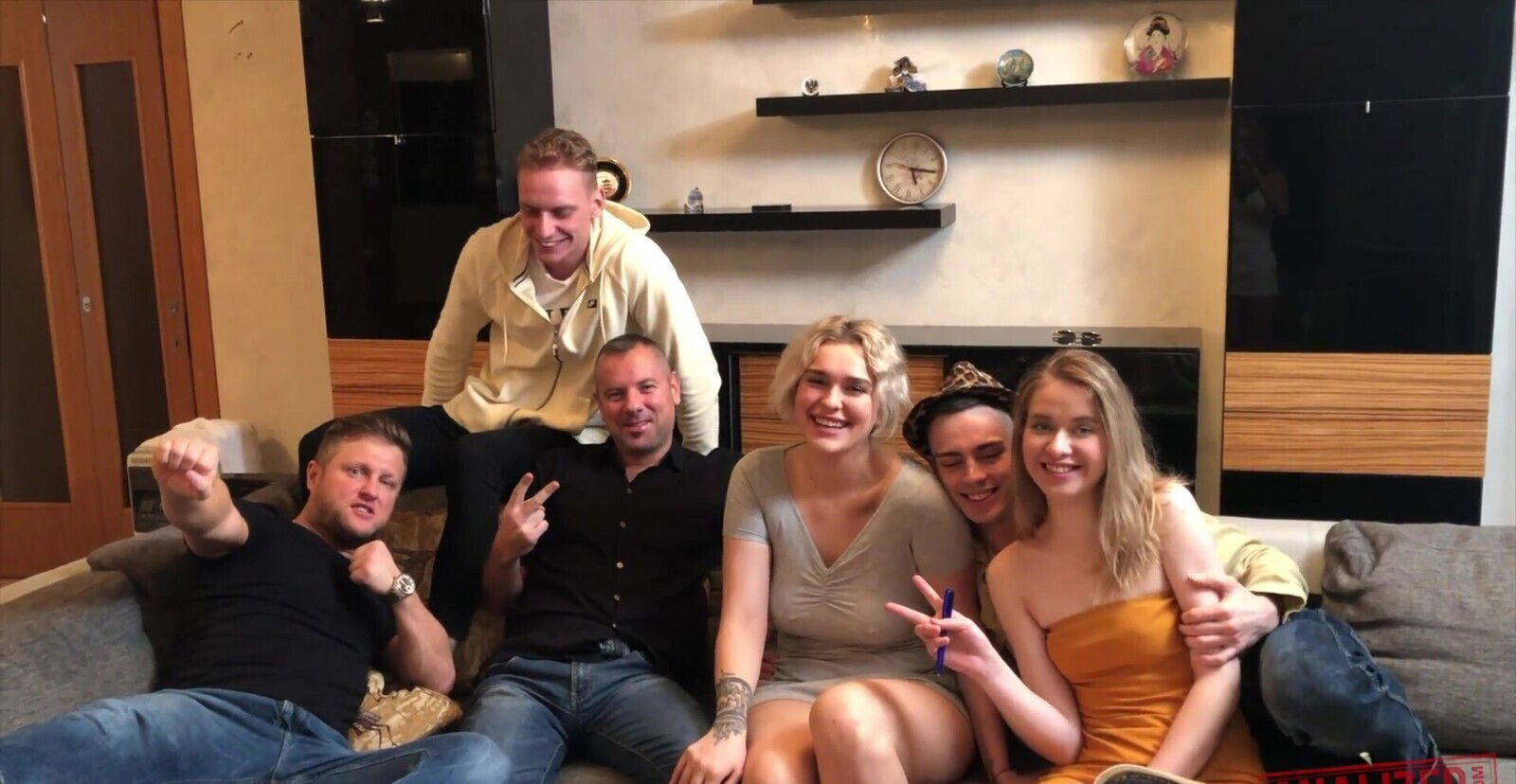 Group fucking sofa with tattooed Stone Yara Phoenix