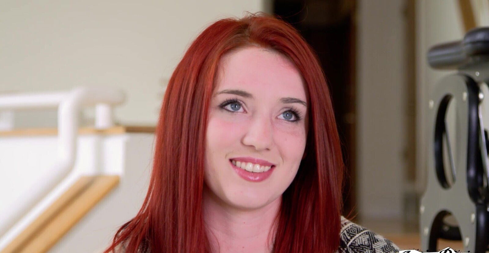 Redhead Avalon Aries enjoys while being pleasured