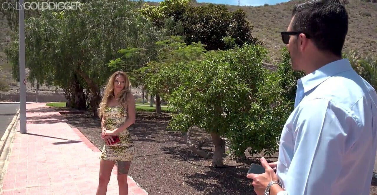 Aylin Tattoo moans while getting penetrated boyfriend