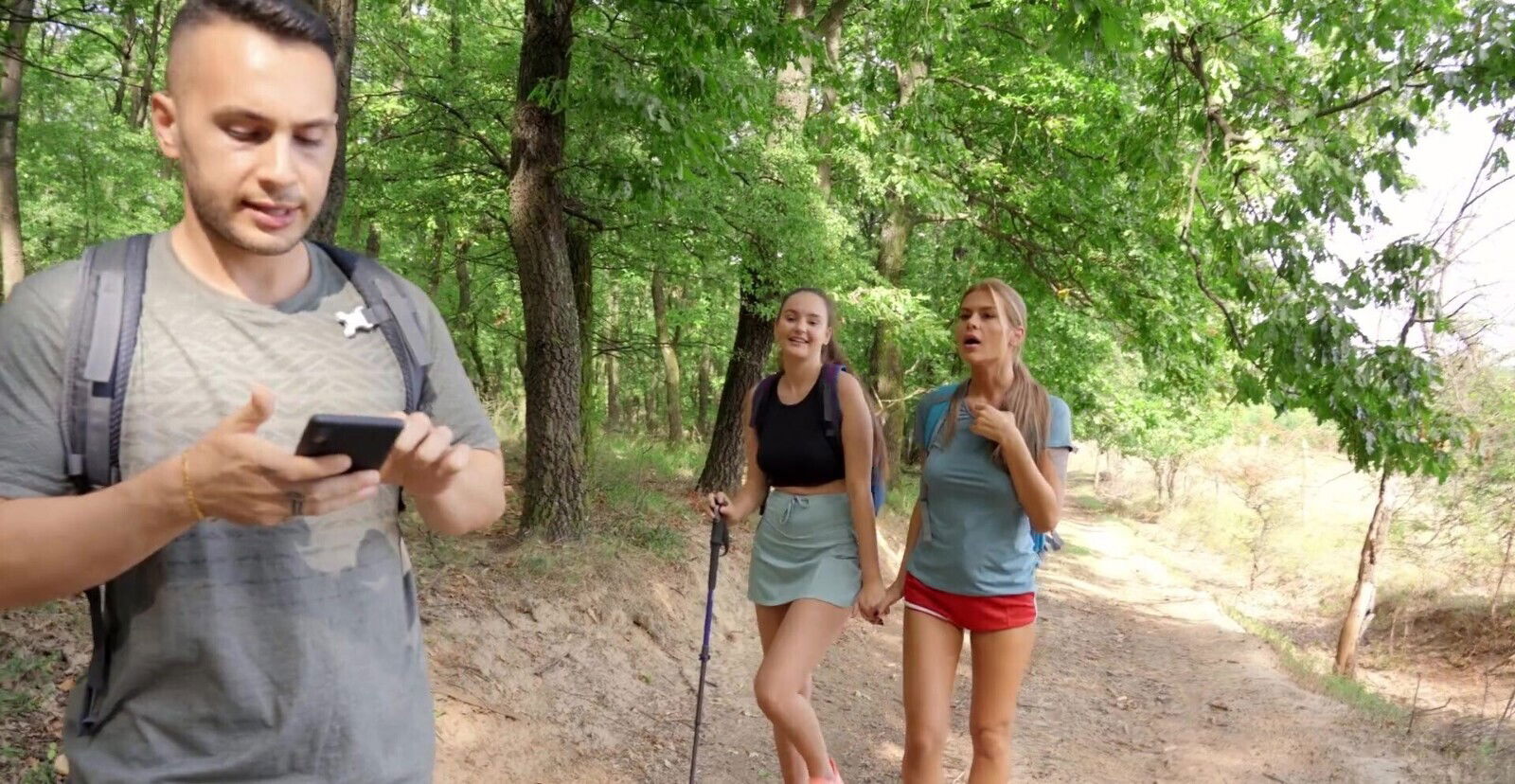 Outdoor threesome with Zlata Shine Samantha Sparkle