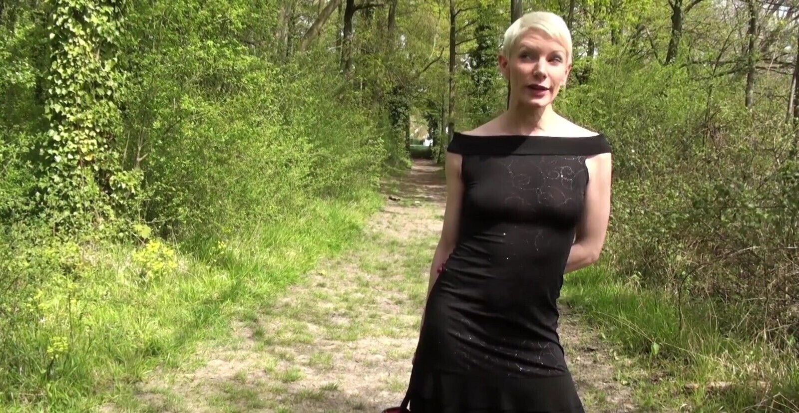 Seductive blonde Wallace enjoys having with stranger