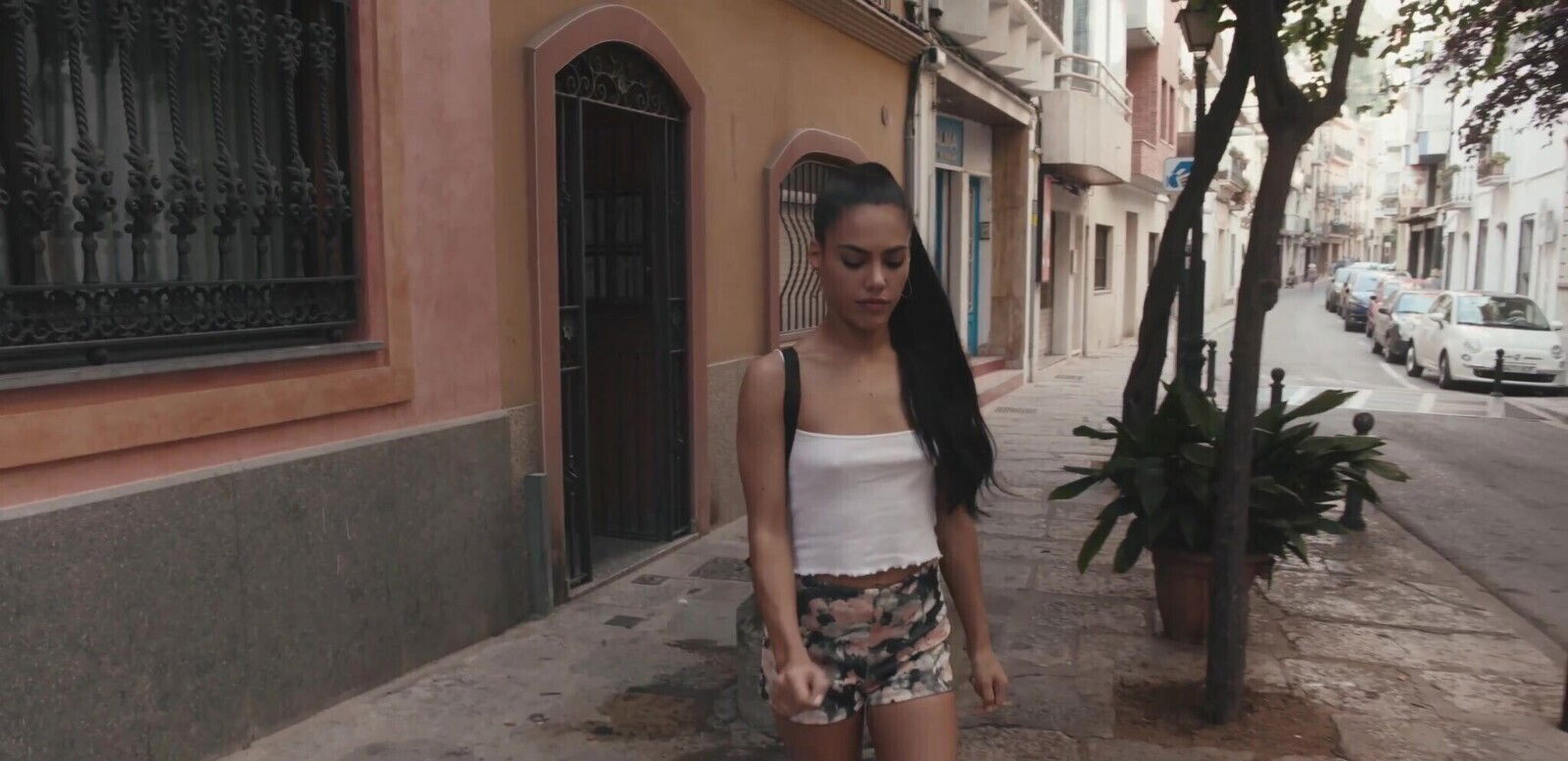 Lesbo Apolonia Lapiedra enjoys while licking Ren's pussy