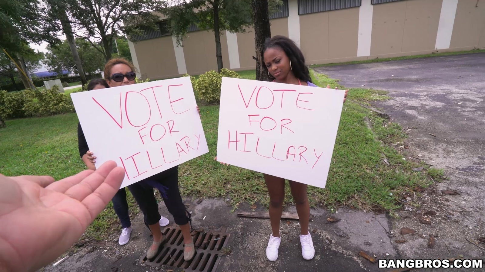 Small boobs ebony Amilian Kush gets licked gives