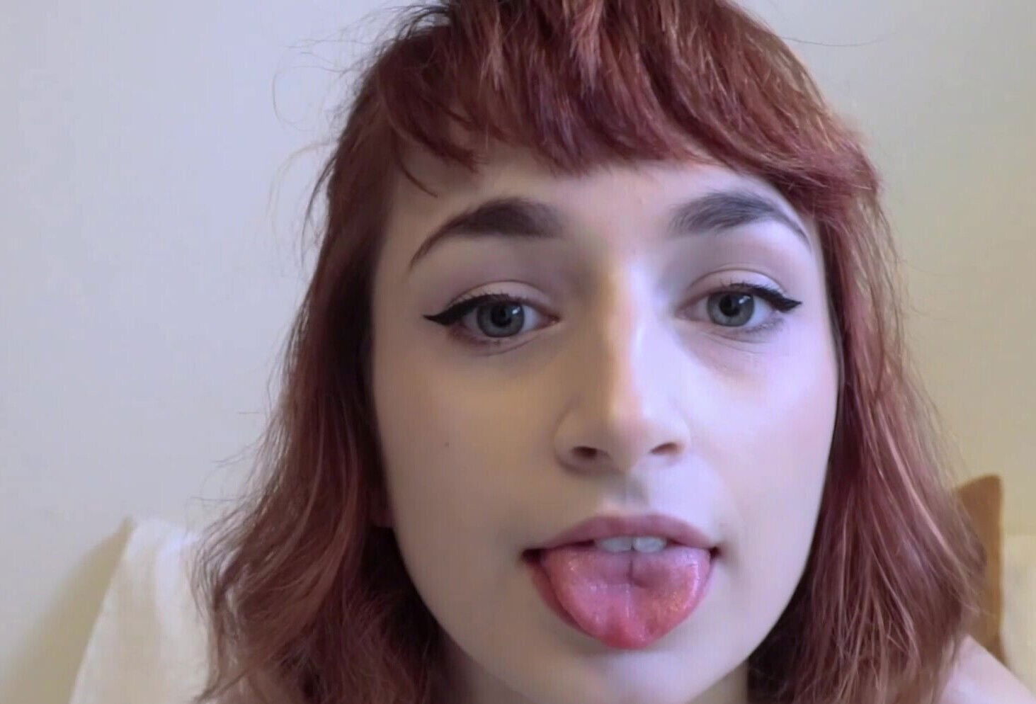 Redhead girlfriend Flora Rodgers enjoys sucking large dick