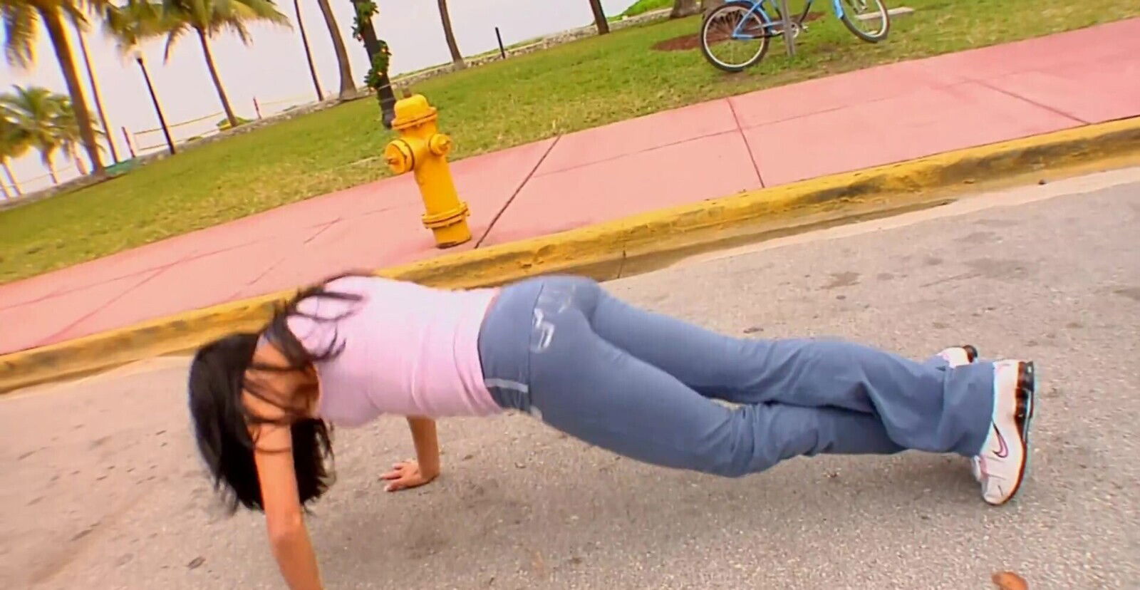 Quickie fucking sofa with adorable stranger Ellington