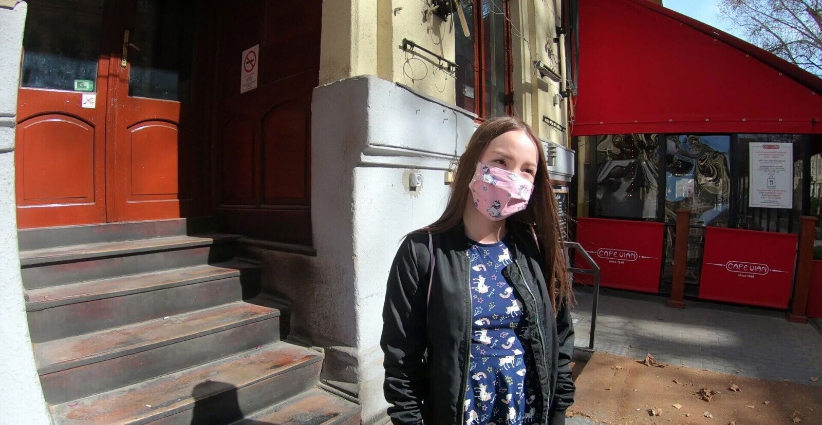 Sweet chick Kate Quinn gets pussy pounded couch