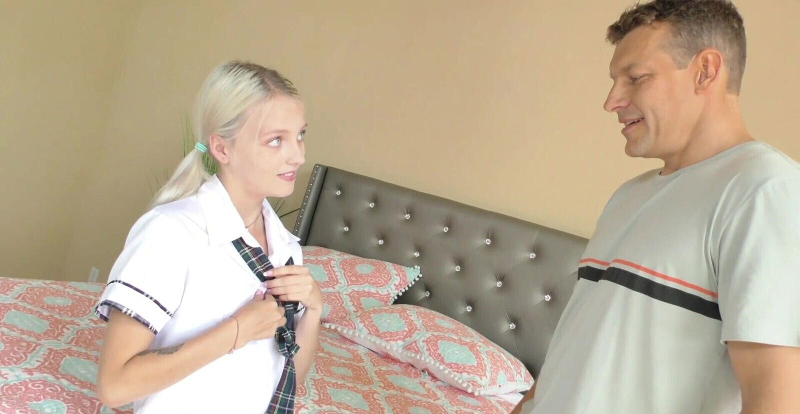 Skinny blonde chick Kate Bloom gives blowjob gets fucked