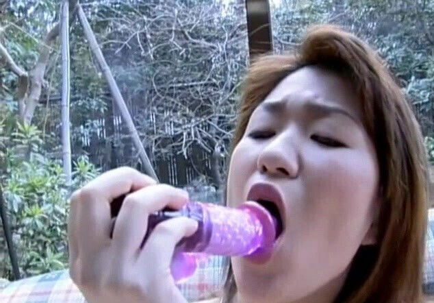 Trimmed pussy Japanese chick Natsume enjoys playing with