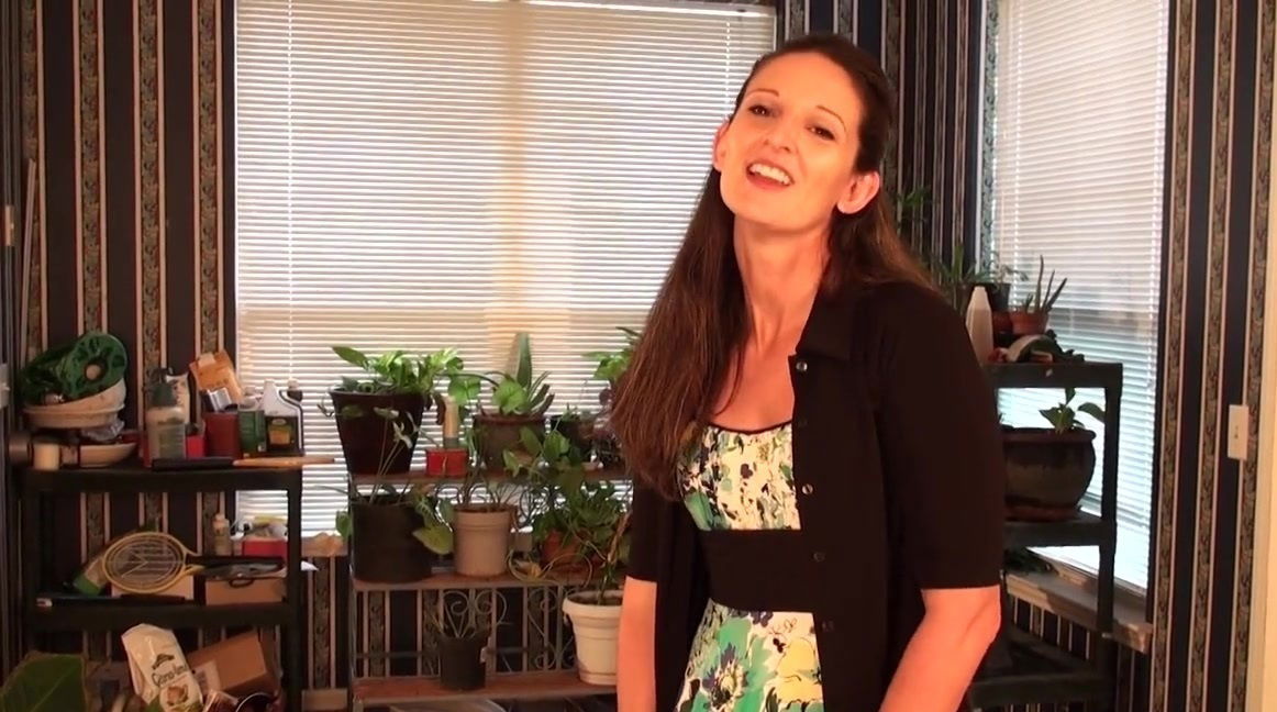 Small cougar Tiffany Owens loves pleasuring pussy