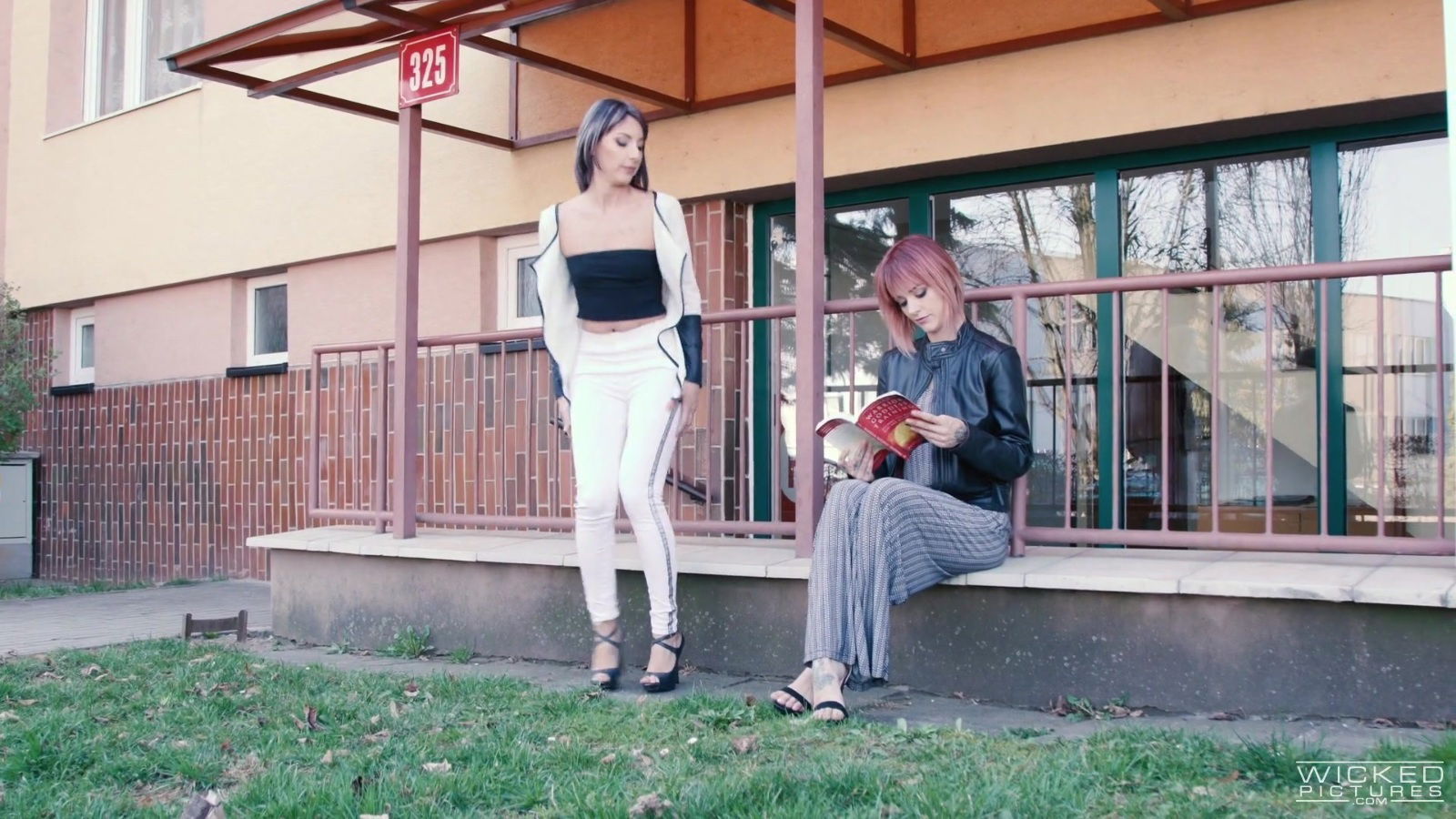 Sammie puts fingers puss Vicky