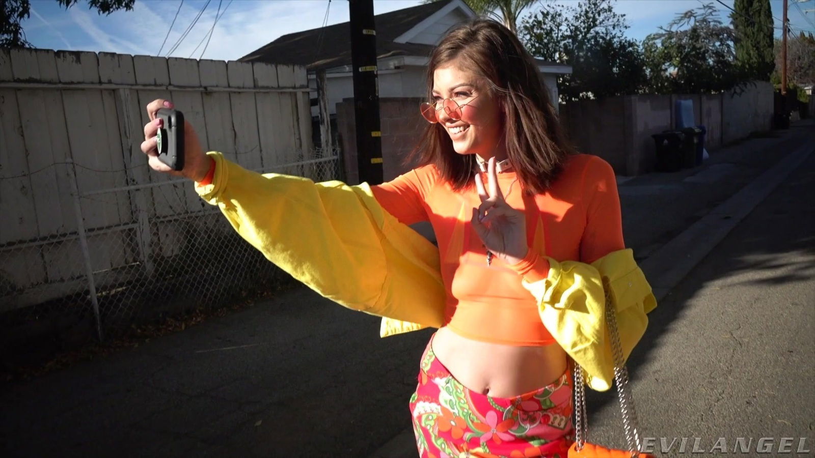 Leah Winters gives blowjob gets face covered with