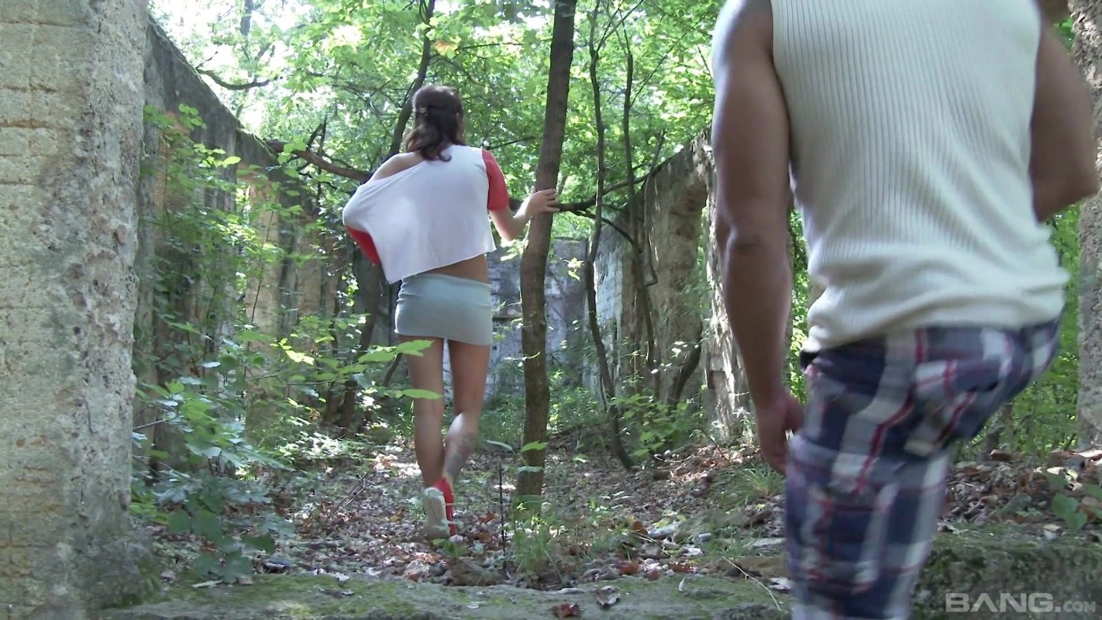 Hardcore outdoor sucking riding with Suzi Rainbow