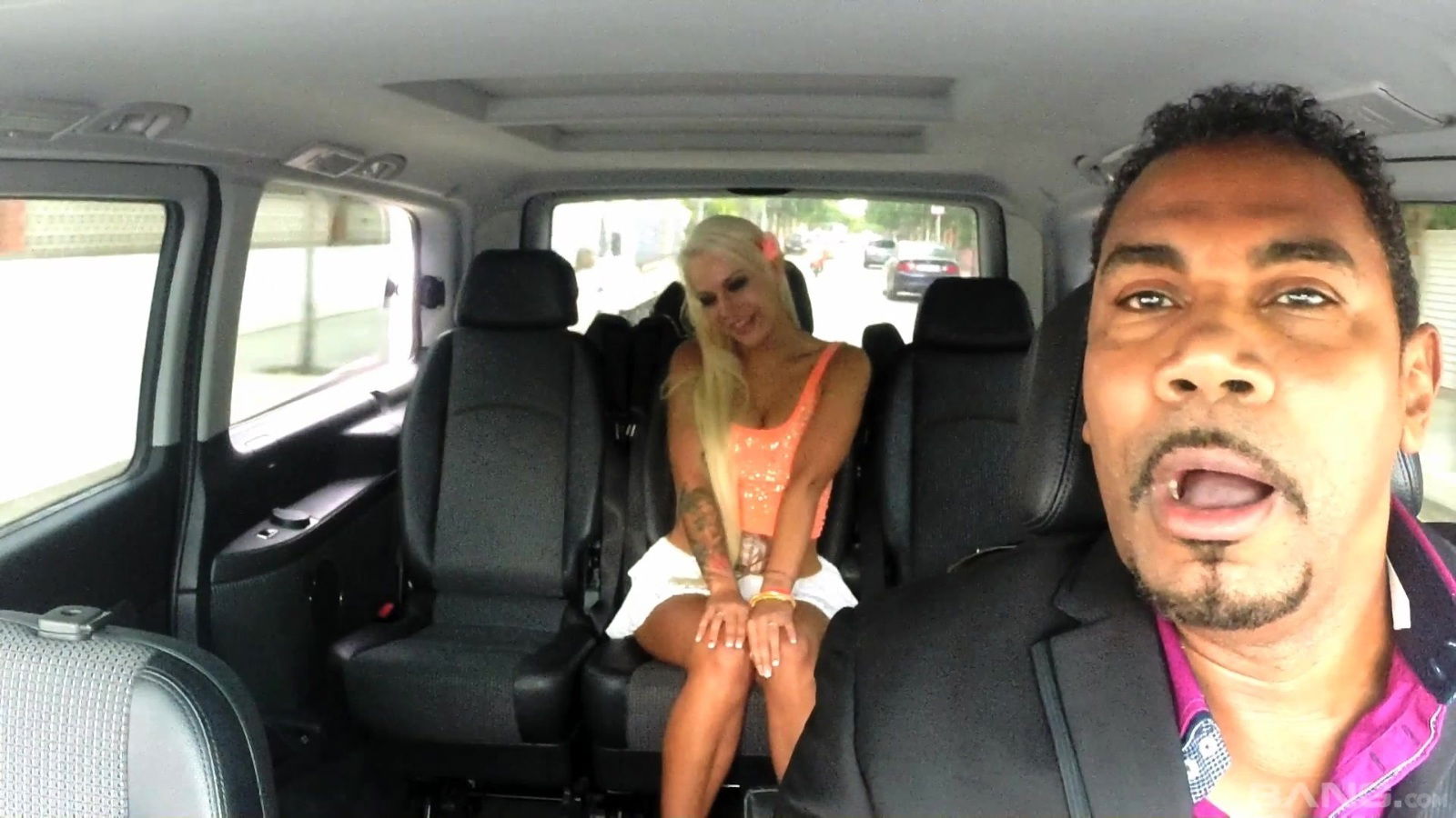 Jumping black dick makes Julie Hunter reach orgasm