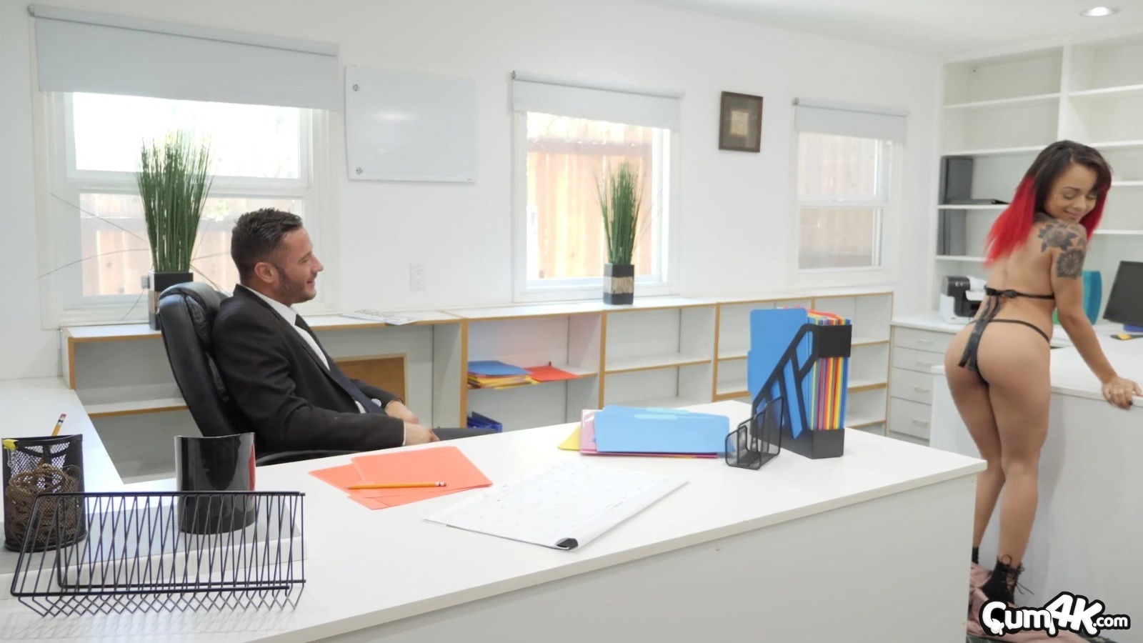 Handsome knows exactly satisfy naughty Holly Hendrix