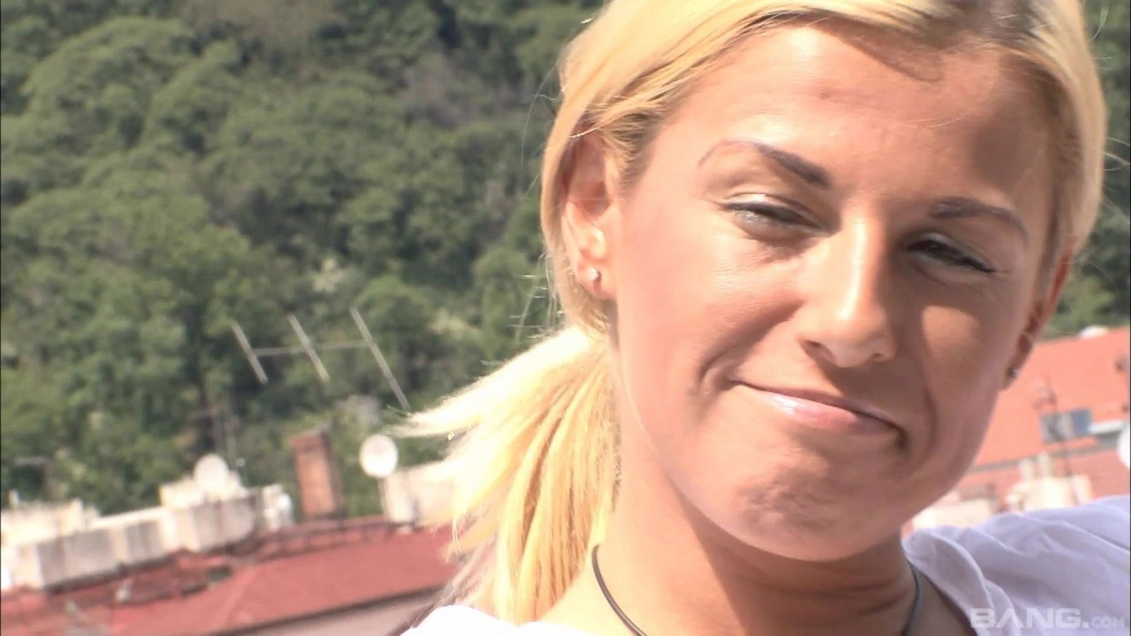 Gorgeous blonde Janet Magical spreads legs fuck