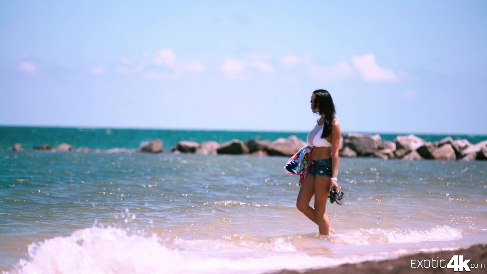 Victoria Vice finds hard seduce with cleavage